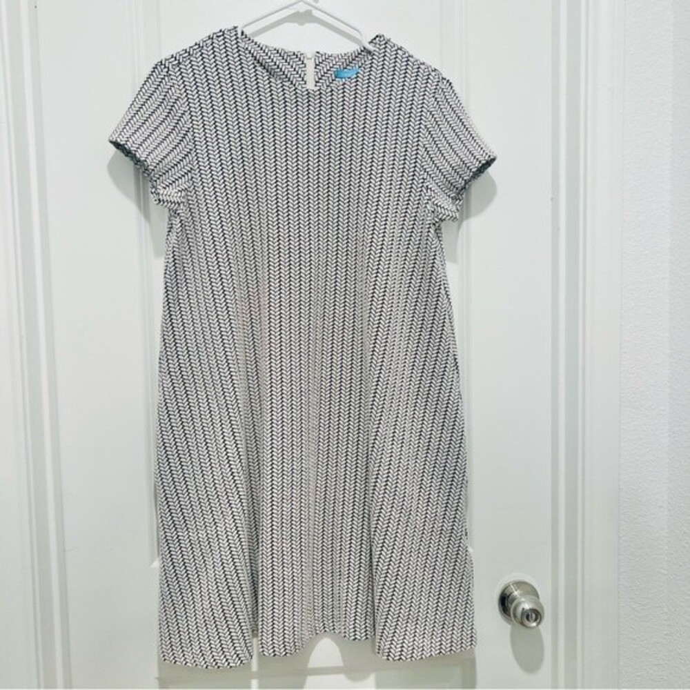 J. McLaughlin Black & White Knit Shift Dress with Pockets in Women's Size Medium